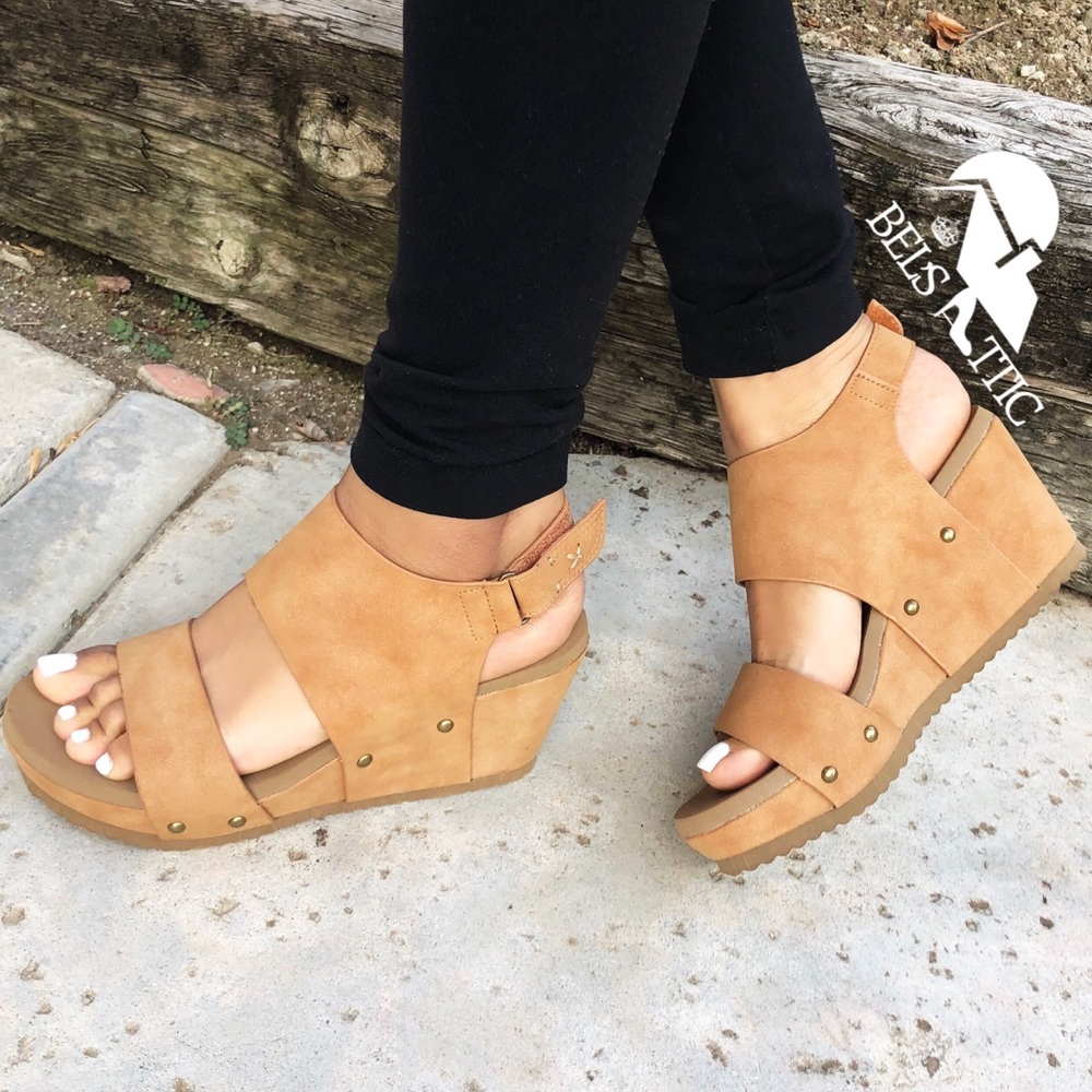 Camel Platform Wedge Sandals - Picture 3 of 4
